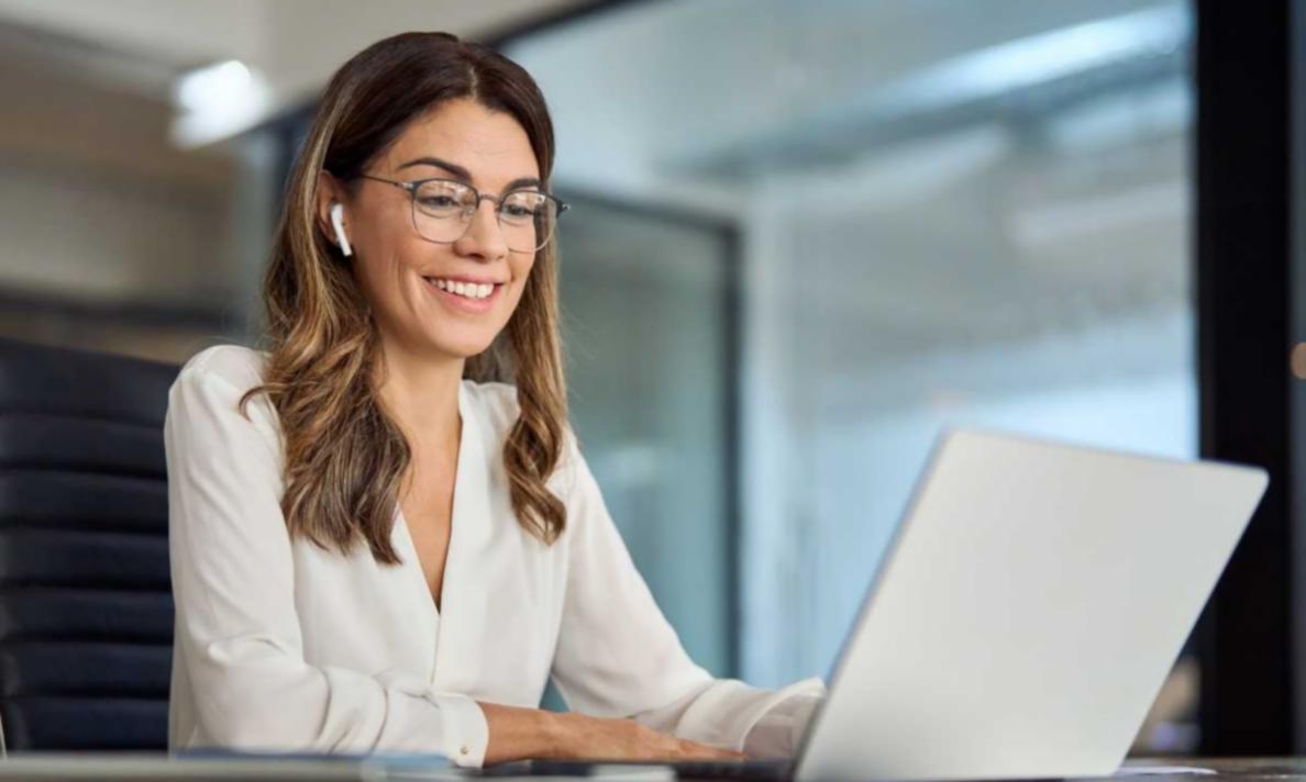 Online-Meeting zwischen Dozent und Teilnehmer