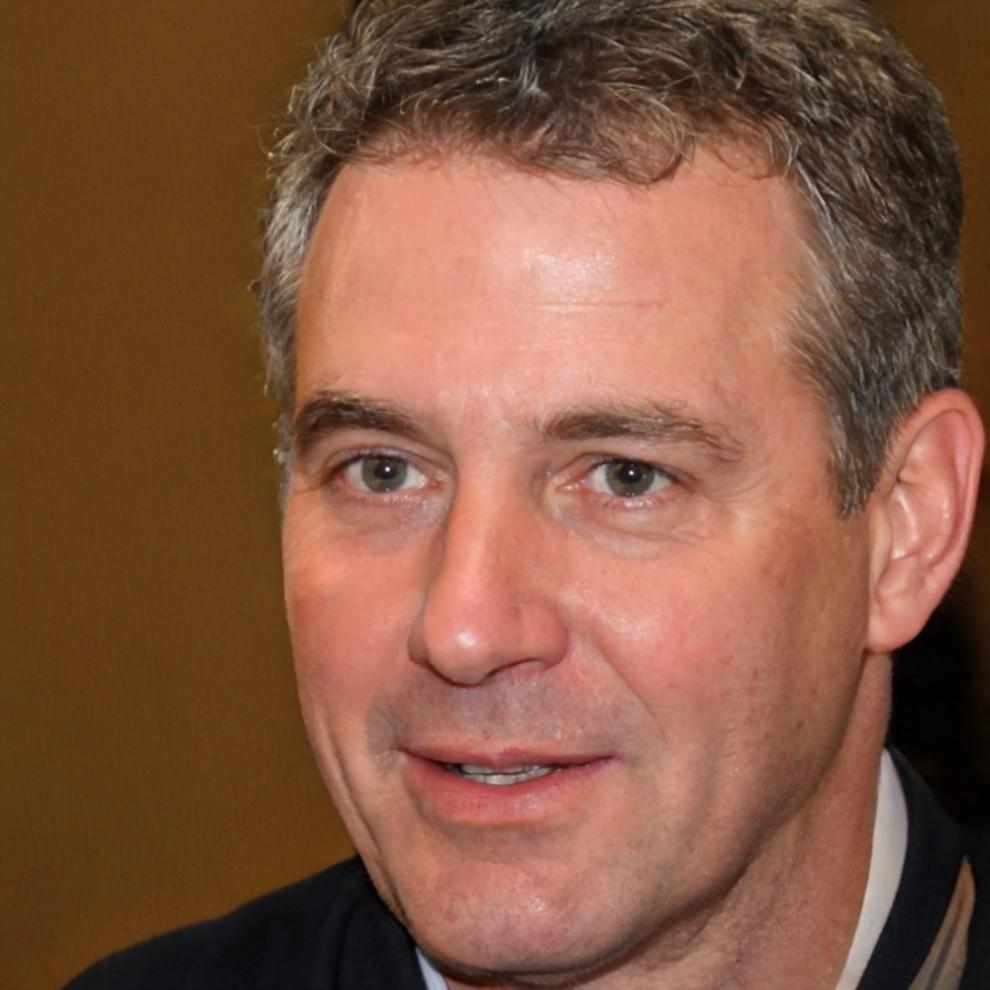 Dozent bei der Vorbereitung von Kursmaterialien